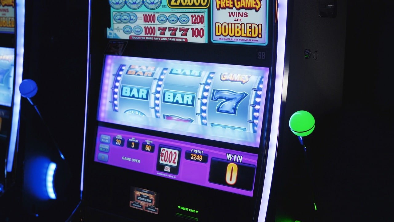 Filipino player using 1471 mobile platform on a smartphone for sports betting